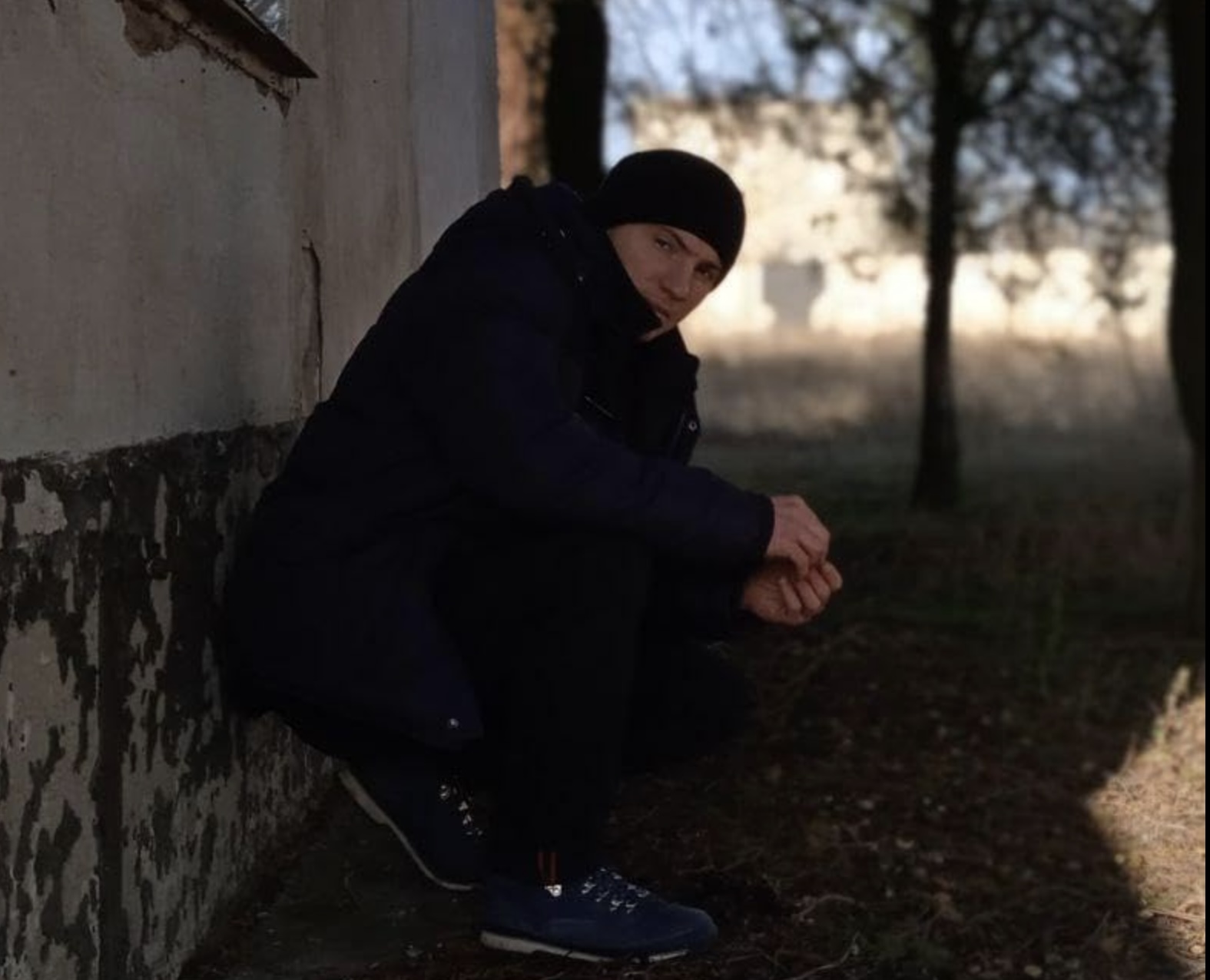 Кадр из фильма Турчанка. Борьба за любовь — герой у стены